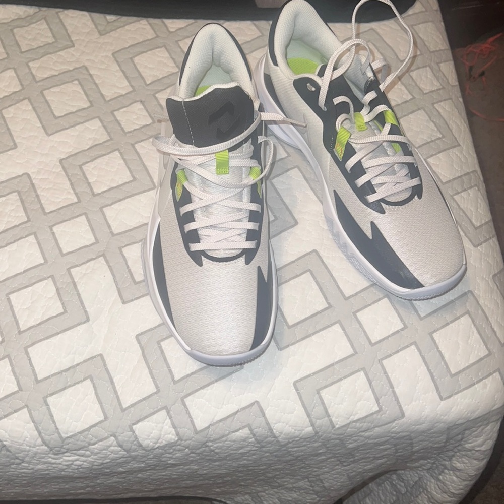 Nike precision 6 basketball shoes